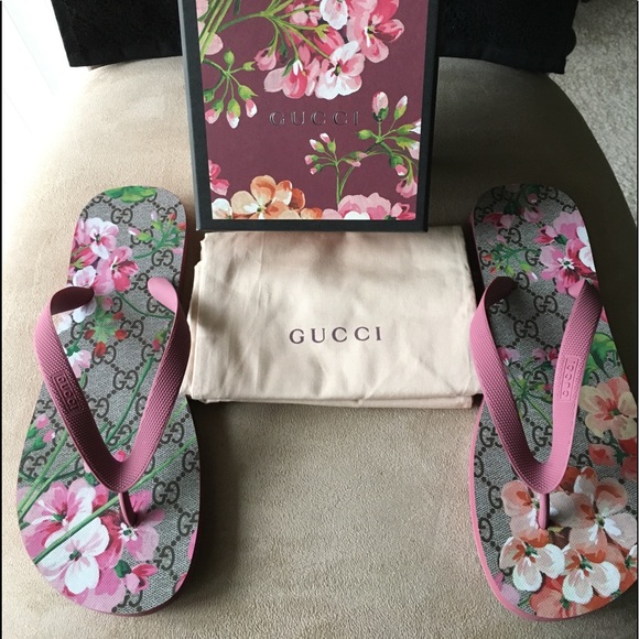 Gucci Shoes - 🆕 AUTHENTIC GUCCI FLIP FLOPS WITH DUSTER